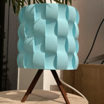 Luminária Moderna Tripé • Luz LED Inclusa • Design Decorativo Elegante – 30x21cm