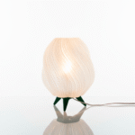 Luminária Moderna Branca 3D • Luz Suave Aconchegante • Design Elegante em Espiral com Lâmpada Inclusa – 30cm